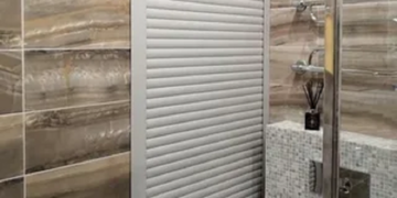 Roller shutters in the bathroom