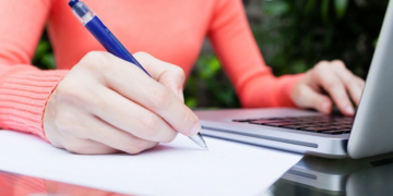 Компанія “Світ Знань”: переваги та недоліки студентських робіт на замовлення