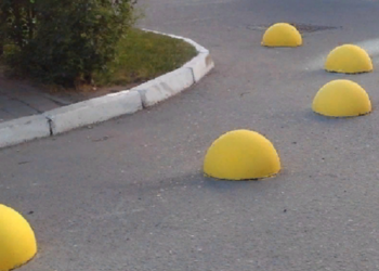 Півкулі антипаркувальні як засіб управління транспортним рухом