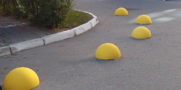 Півкулі антипаркувальні як засіб управління транспортним рухом