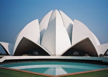 What is tantric architecture, how did this direction develop and what are the main features of such buildings