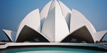 What is tantric architecture, how did this direction develop and what are the main features of such buildings