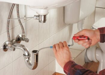 Усунення засмічення каналізації: у яких випадках необхідно звертатися до професіонала