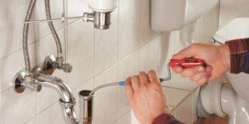 Усунення засмічення каналізації: у яких випадках необхідно звертатися до професіонала