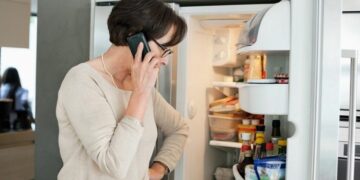 Холодильник не морозит: вероятные причины и их устранение