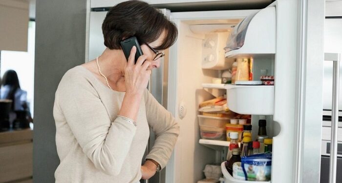 Холодильник не морозит: вероятные причины и их устранение