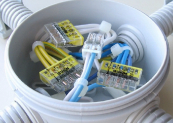 Як виконати монтаж проводів у сполучній коробці