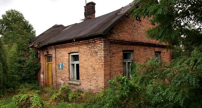 Реально ли восстановить старый кирпичный дом: методы восстановления и рекомендации