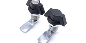 Роль поворотних притискних замків у забезпеченні безпеки промислових електричних шаф