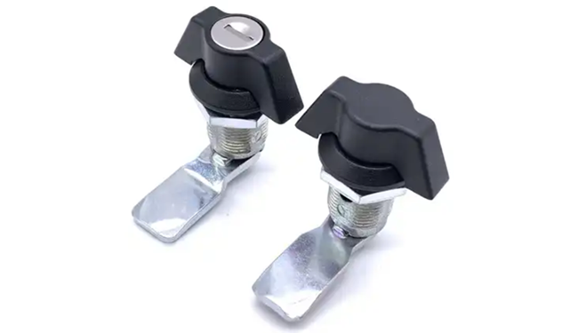 Роль поворотних притискних замків у забезпеченні безпеки промислових електричних шаф