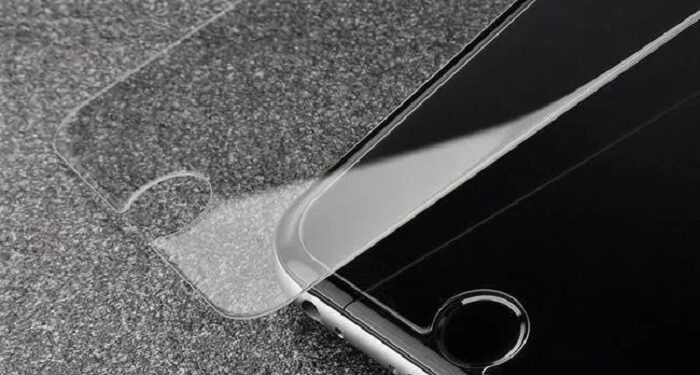 Защитное стекло для смартфона: как выбрать и как менять