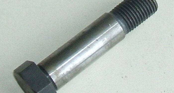 Болт DIN 610 призмовий з шестигранною головкою: особливості конструкції та застосування