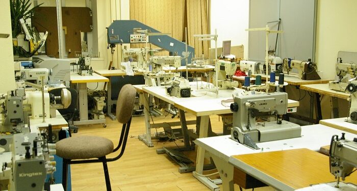 Огляд промислового швейного обладнання: популярні моделі та їх характеристики