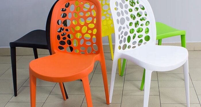 Пластикові стільці: переваги, особливості та основні характеристики