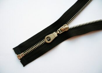 Застібка-блискавка: швейна фурнітура призначена для створення гарного практичного одягу