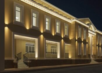 Фасадная подсветка: основные достоинства и правила установки