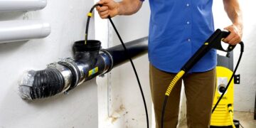 Очистка канализационных труб: основные правила и требования