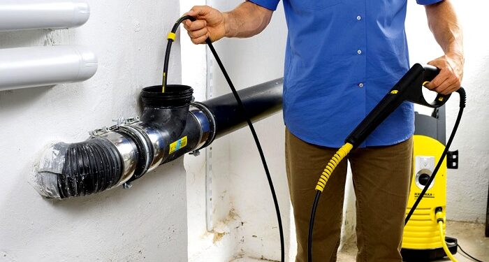 Очистка канализационных труб: основные правила и требования