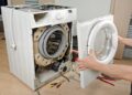 Почему стиральная машина трясется при отжиме