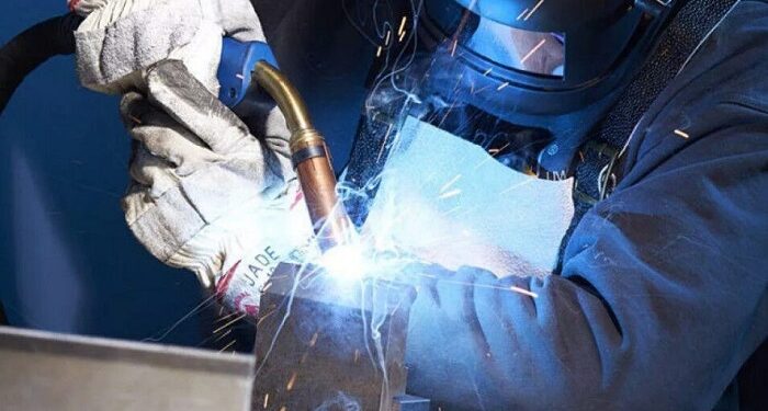 Полуавтоматическая сварка: основные достоинства и правила применения