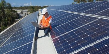 Сонячні електростанції для даху: в Україні гіпермаркети почали масово встановлювати сонячні панелі