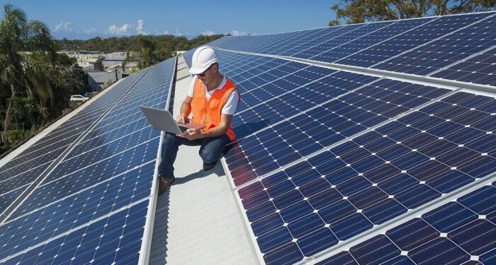 Сонячні електростанції для даху: в Україні гіпермаркети почали масово встановлювати сонячні панелі