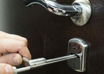 Аварійне відкриття дверей: основні переваги та особливості послуги