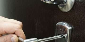 Аварійне відкриття дверей: основні переваги та особливості послуги