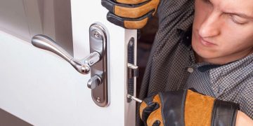 Способы вскрытия дверей, основные особенности и советы профессионалов
