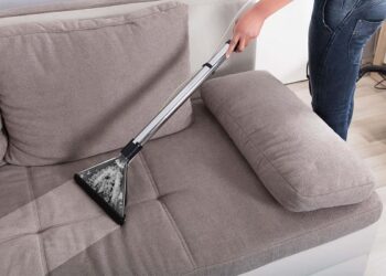 Химчистка мягкой мебели: ключевые правила, этапы и преимущества