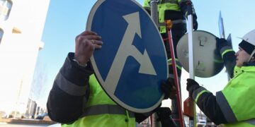 Установка дорожных знаков: ключевые правила и советы профессионалов