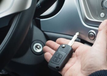 Services for repairing or opening locks, making keys for cars from the company Autokey24