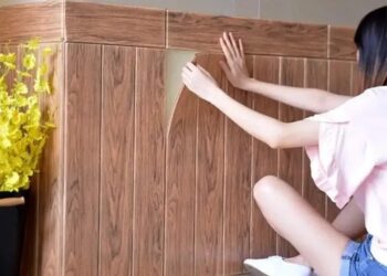 Преимущества и способы использования самоклеящихся панелей для оформления стен