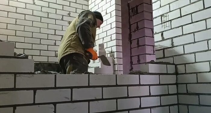 Особенности и нюансы кладки силикатного кирпича для долговечной и качественной стены