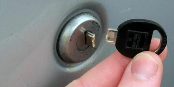 What to do if your key is stuck in your car door and how to remove it safely