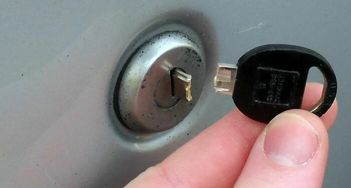 What to do if your key is stuck in your car door and how to remove it safely