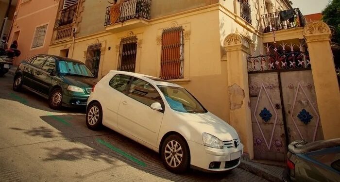 Парковка на холме: что нужно знать и учитывать