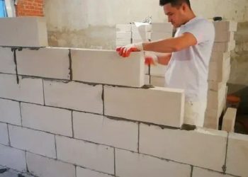 Будинок для декількох поколінь: як газоблок дозволяє легко добудувати кімнату