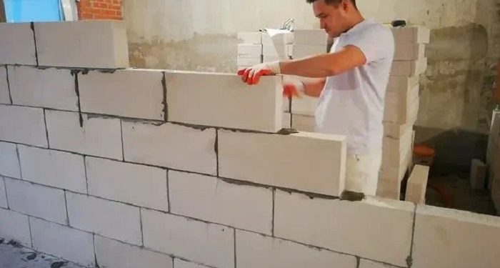 Будинок для декількох поколінь: як газоблок дозволяє легко добудувати кімнату