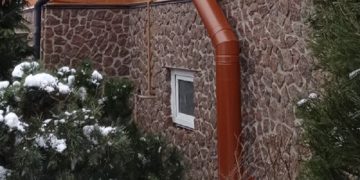 Кольоровий димохід під фасад будинку: індивідуальне пофарбування нержавіючої труби