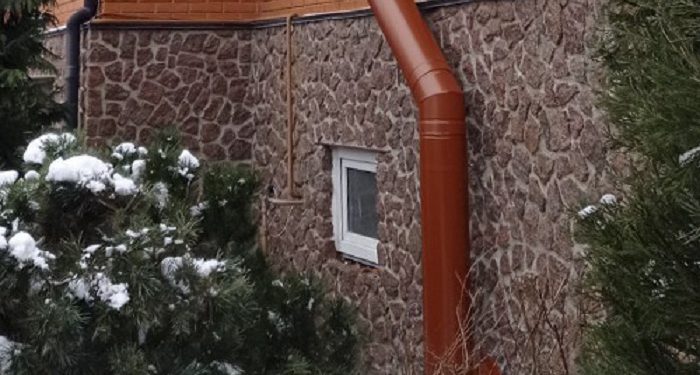 Кольоровий димохід під фасад будинку: індивідуальне пофарбування нержавіючої труби